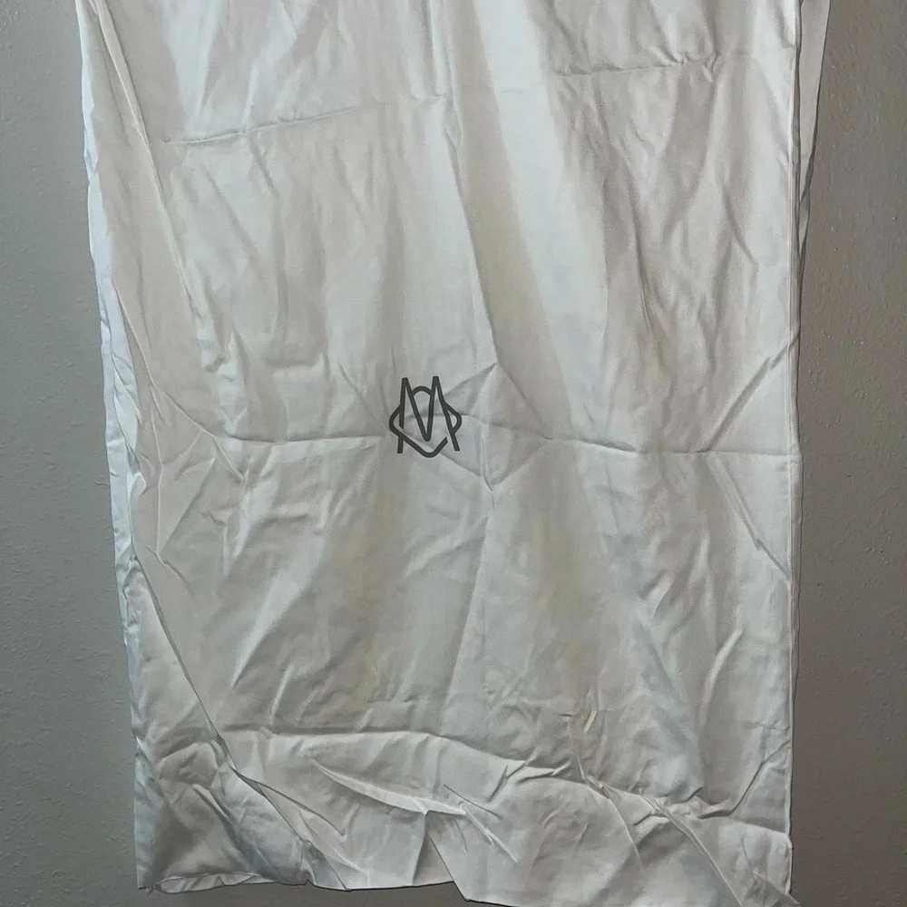 AVAILABLE July 17th    RIMOWA White Protective Luggage Cover with Tag - Picture 4 of 10